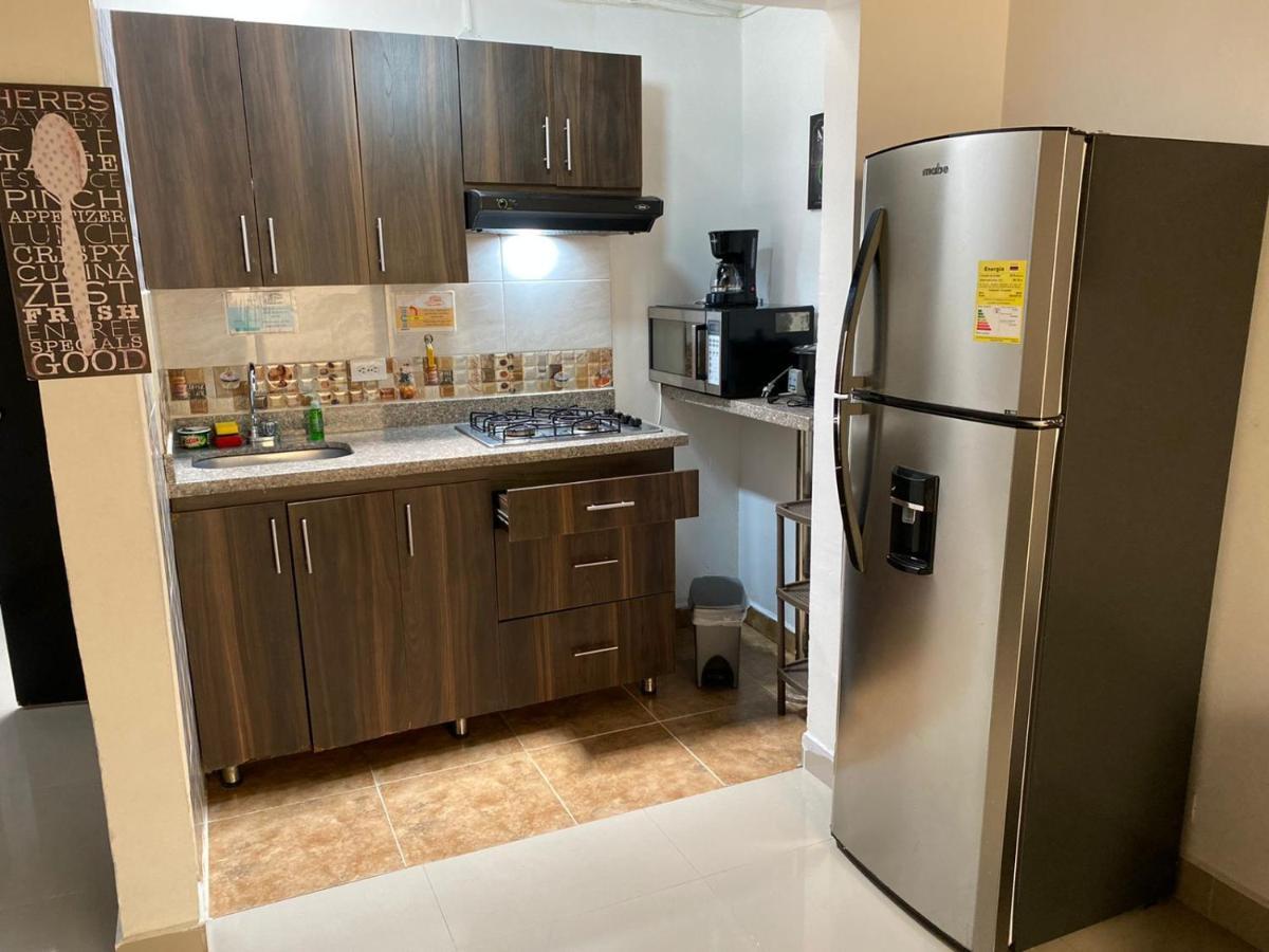 Apartamentos Excelente Ubicacion Medellín Exteriör bild